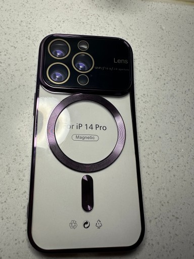 Zdjęcie oferty: Etui iPhone 14 pro fioletowy Magnetic