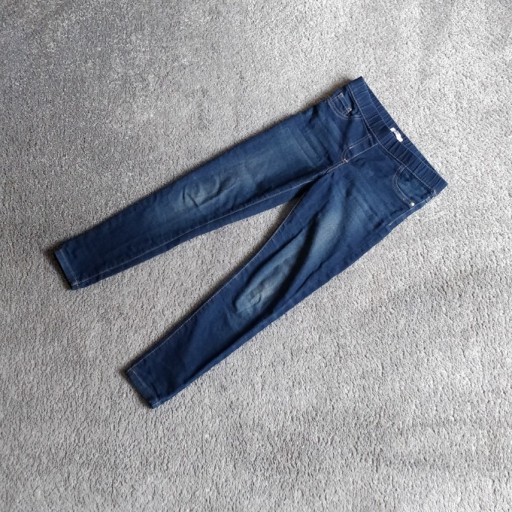 Zdjęcie oferty: Spodnie jeansowe, rozmiar 140cm, dziewczęce.
