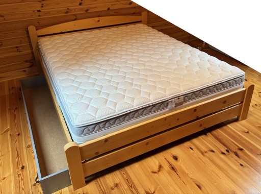 Zdjęcie oferty: Łóżko sosnowe 160 x 200 ze skrzyniami IKEA - jak nowe - okazja!