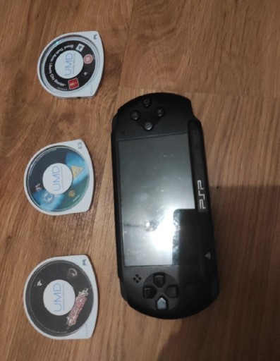 Zdjęcie oferty: Konsola do gier PSP+2 gry +1 film