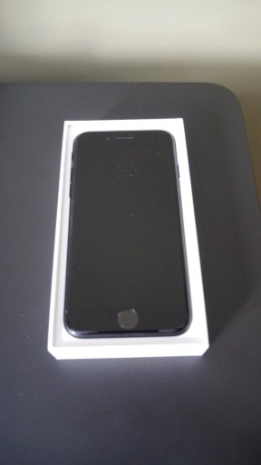 Zdjęcie oferty: Apple iPhone SE 3/64 GB (2020)