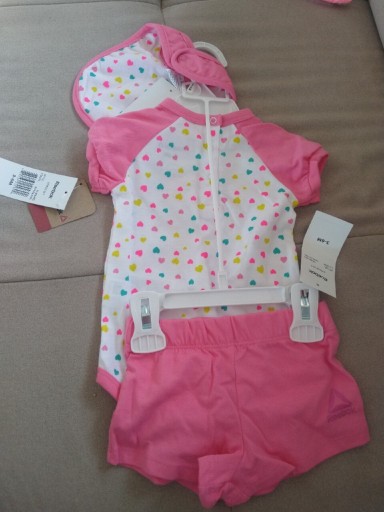 Zdjęcie oferty: Reebok zestaw body dziecięce 3-6M śliniak spodenki