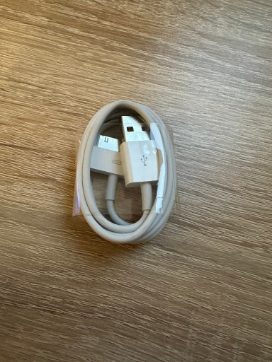 Zdjęcie oferty: Przewód z wtyczką 30-pin i złączem USB firmy Apple