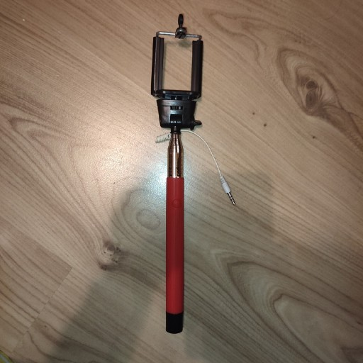 Zdjęcie oferty: Selfie stick z czerwoną rączką