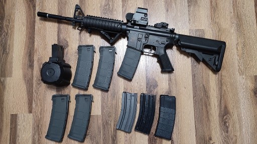 Zdjęcie oferty: Specna Arms M4 + dużo magazynków + LiPo