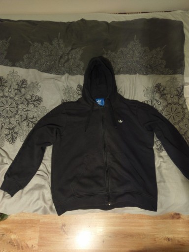 Zdjęcie oferty: Bluza czarna z kapturem Adidas, rozmiar XL