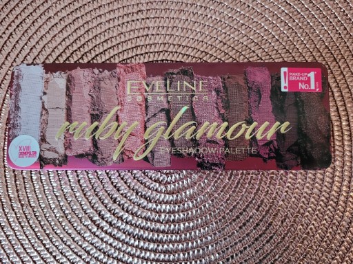 Zdjęcie oferty: Paleta 12 cieni do powiek Eveline Ruby Glamour