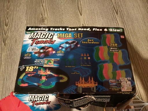 Zdjęcie oferty: Świecący tor Magic Tracks 360 elementów 