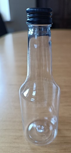 Zdjęcie oferty: Butelki plastikowe z nakretkami 100 ml 