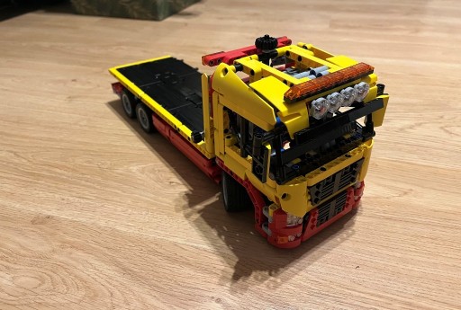 Zdjęcie oferty: LEGO 8109 Technic - Ciężarówka z płaską platformą + NAKLEJKI