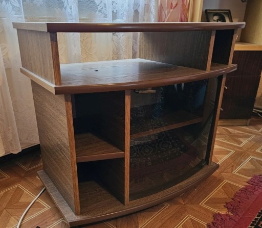 Zdjęcie oferty: Szafka pod telewizor, drewniana, stan b. dobry