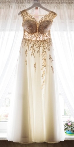 Zdjęcie oferty: Suknia ślubna ze złotą koronką