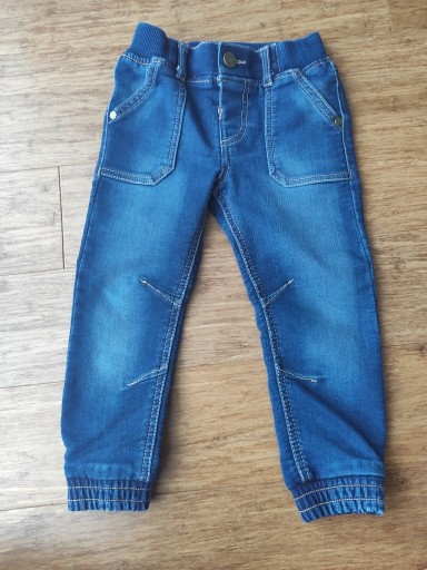 Zdjęcie oferty: Spodnie jeansowe F&F rozm. 98 
