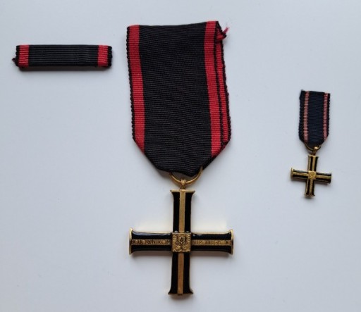 Zdjęcie oferty: Krzyż Niepodległości + miniatura II RP