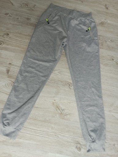 Zdjęcie oferty: spodnie ciemne dresowe nowe xl