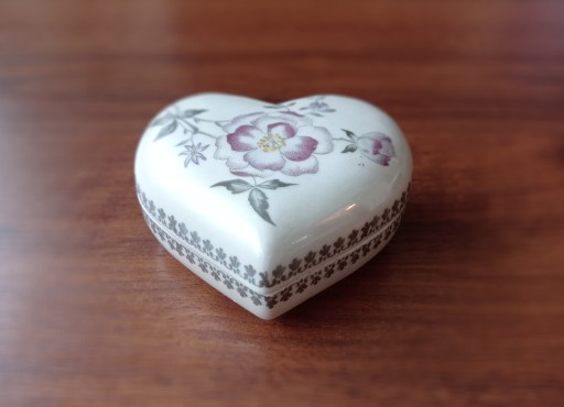 Zdjęcie oferty: Puzderko w kształcie serca, porcelana, Bogucice