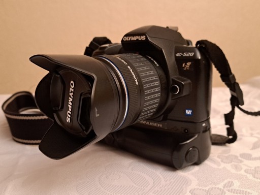 Zdjęcie oferty: Aparat Olympus e-520  zestaw z podwójną baterią