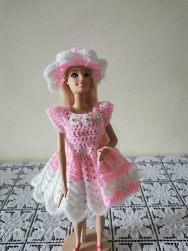 Zdjęcie oferty: Zestaw ubranek dla lalki Barbie i podobnych. 