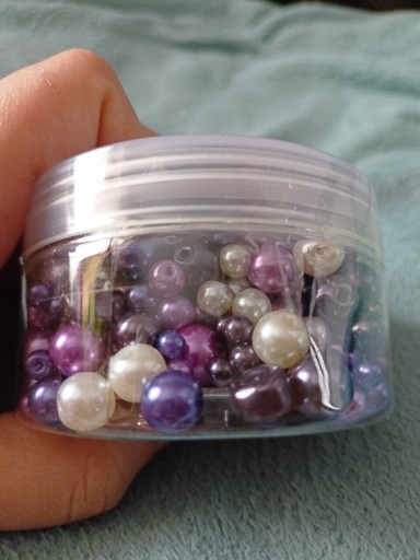 Zdjęcie oferty: Zestaw różnych perłowych koralików i szklanych 