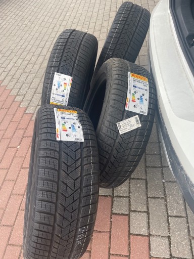 Zdjęcie oferty: Opony zimowe Pirelli 19 cal 245/50R19 XL RF 2900zł