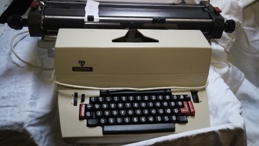 Zdjęcie oferty: maszyna do pisania elektr. ŁUCZNIK (8) cena do NEG