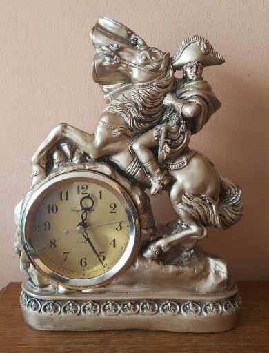 Zdjęcie oferty: Antyczny zegar kominkowy z Napoleonem. XXw.