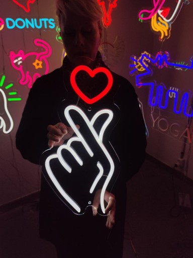 Zdjęcie oferty: K-Pop Romantyka: Neon LED znak serca