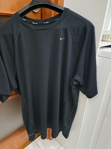 Zdjęcie oferty: koszulka NIKE Dry- Fit , krotki rękaw XL/ 2XL