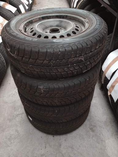 Zdjęcie oferty: KOMPLET OPON ZIMA UNIROYAL 215/65R16