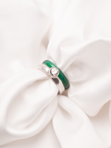Zdjęcie oferty: Pierścionek srebrny z zielonym akcentem cyrkonia