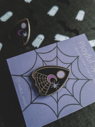 Zdjęcie oferty: Przypinka metalowa emaliowana ouija emo goth pin 