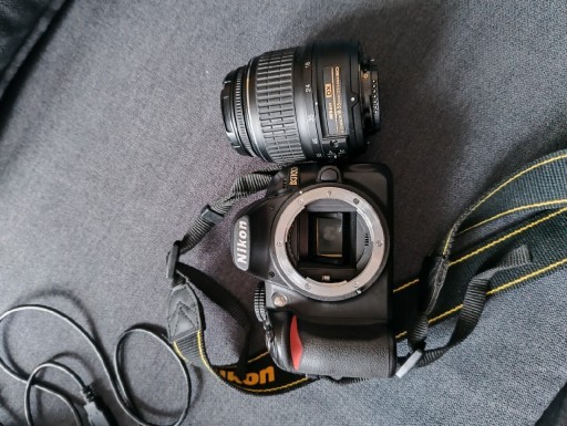 Zdjęcie oferty: Lustrzanka Nikon d3100 body+obiektyw (aparat)