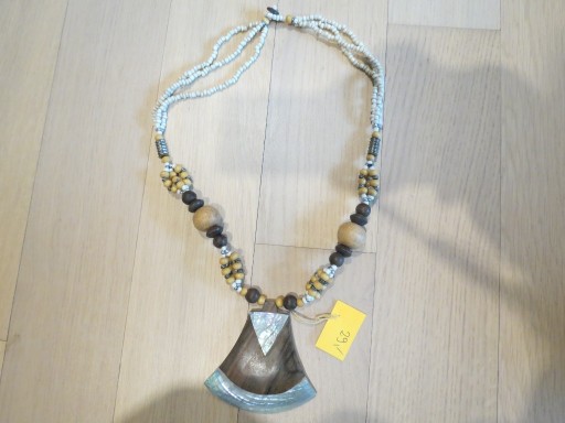 Zdjęcie oferty: Naszyjnik ręcznie robiony drewno masa perłowa Papua Nowa Gwinea