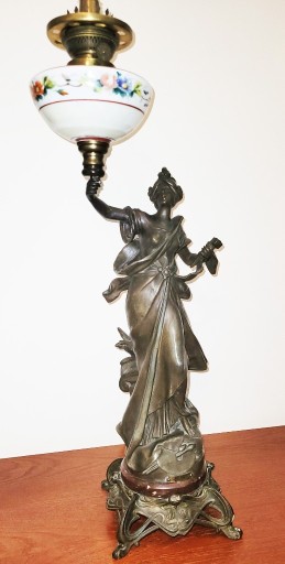 Zdjęcie oferty: secesyjna lampa naftowa w formie rzeźby kobiety