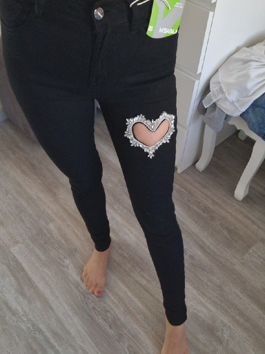 Zdjęcie oferty: Spodnie jeansowe serce kryształ czarne m.sara 