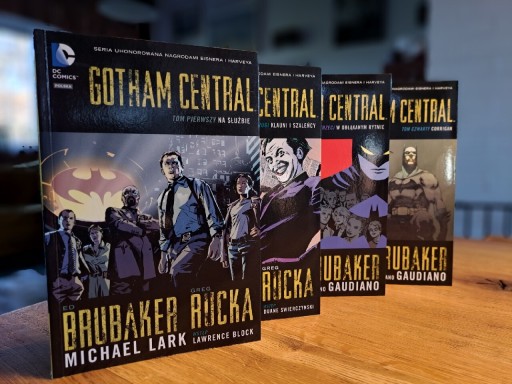 Zdjęcie oferty: Gotham Central - komplet (1-4) Brubaker, Rucka