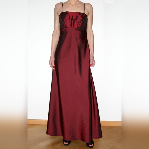 Zdjęcie oferty: Sukienka wieczorowa w kolorze bordowym r.36