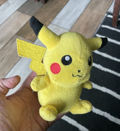 Zdjęcie oferty: Fajna maskotka Pokémon Pikachu 15 cm