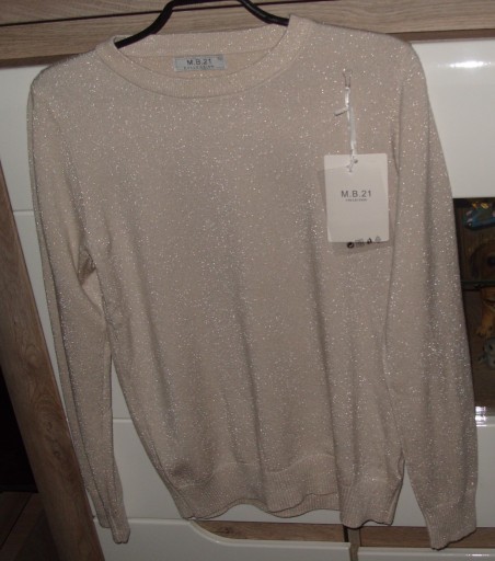 Zdjęcie oferty: Beżowy sweterek z srebrną nitką _sztuczny jedwab_r. M/L