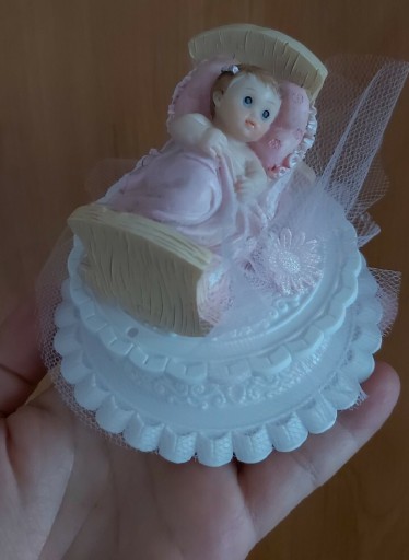 Zdjęcie oferty: Figurka tort Dziecko w kołysce chrzciny Rose Dekor
