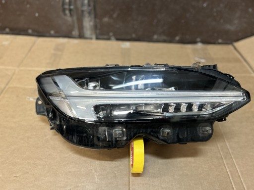 Zdjęcie oferty: PRZEDNIA PRAWA LAMPA VOLVO S90 V90 OE w stanie bdb