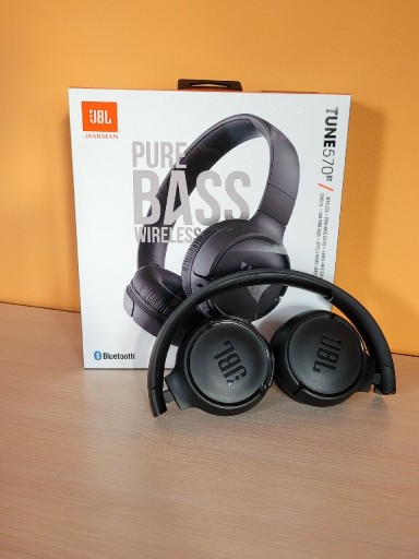 Zdjęcie oferty: Słuchawki JBL TUNE 570 BT [Stan Doskonały]