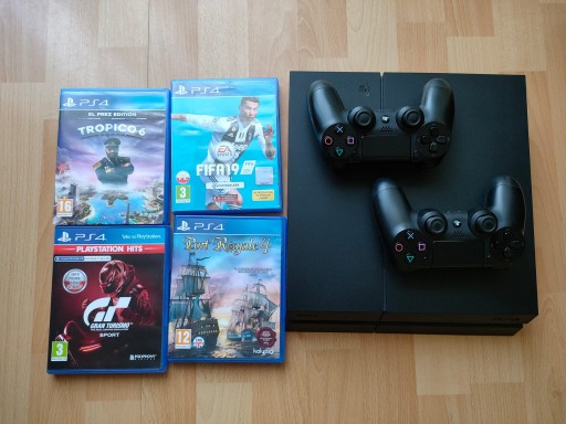 Zdjęcie oferty: Playstation 4 FAT 500GB + pady + gry