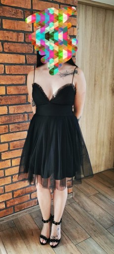 Zdjęcie oferty: Tiulowa rozkloszowana sukienka Asos, rozmiar 34