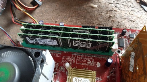 Zdjęcie oferty: Pamięć ram DDR1 KINGSTON 3x1 gb pakiet 