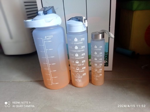 Zdjęcie oferty: Butelka na wodę 2L  bidon z słąmka fitness zestaw