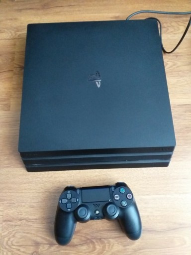 Zdjęcie oferty: Konsola PS4 PRO 1TB z Padam 