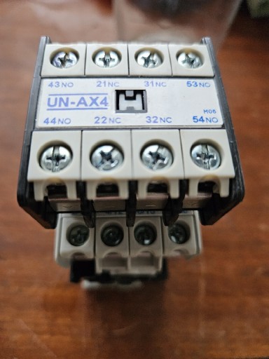 Zdjęcie oferty: Stycznik Mitsubishi S-N10 230V ze stykami pomocniczymi UN-AX4 20A