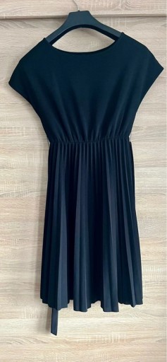 Zdjęcie oferty: Czarna sukienka na każdy look 38 M