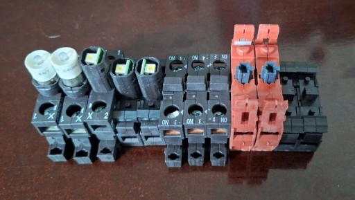 Zdjęcie oferty: Podświetlenie przycisków i styki do przyciskow